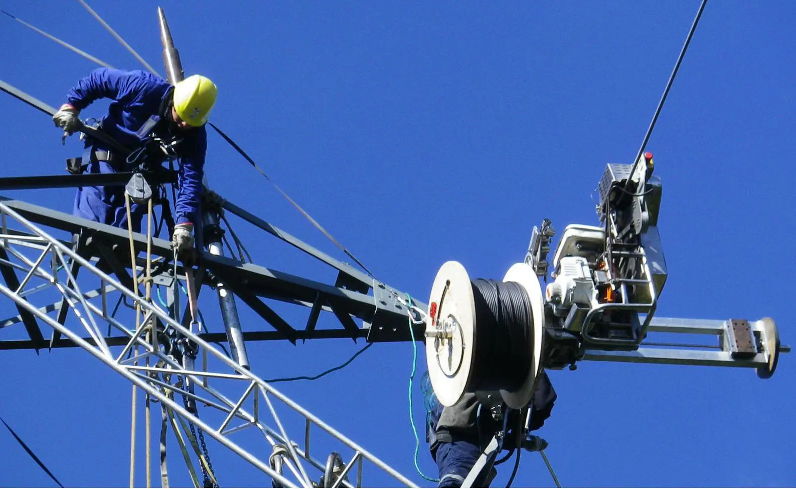 tarea de tendido de cables de telefonia electricas descripción - Qué función cumple el cableado
