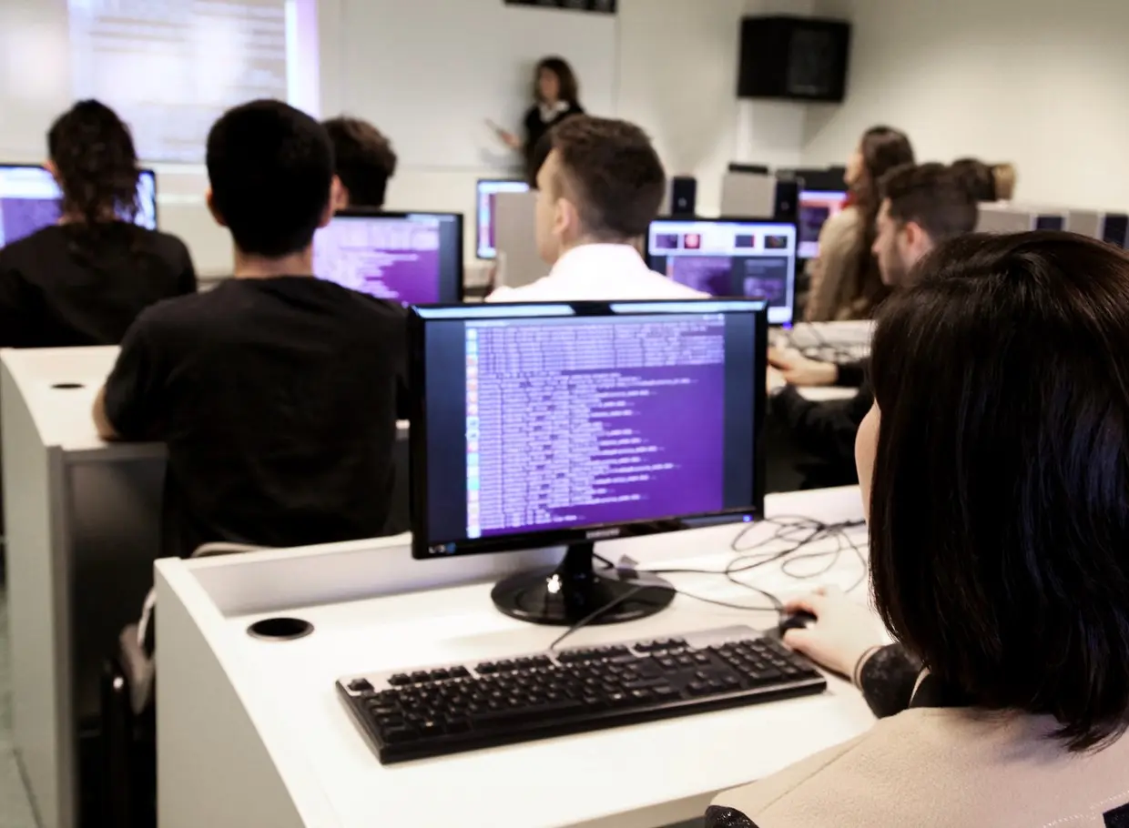 El Mundo de las Telecomunicaciones Argentinas: Una Puerta Abierta a la Facultad - Qué hacer para conseguir trabajo sin experiencia empresas de telefonia argentina trabajo para la facultd - Qué hacer para conseguir trabajo sin experiencia