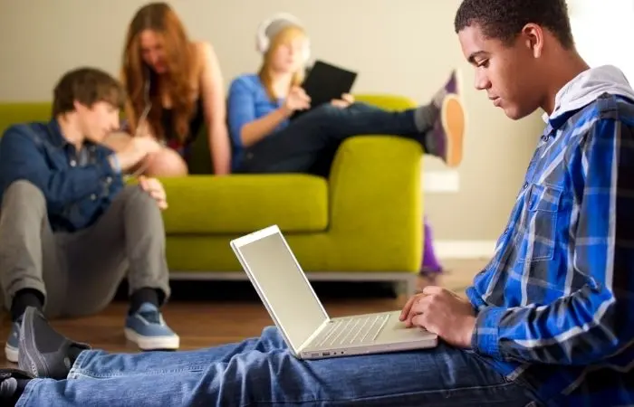 El Uso de Internet en los Jóvenes: Un Mundo de Oportunidades y Riesgos - Qué impacto tiene la tecnología en los jóvenes uso de internet en los jovenes - Qué impacto tiene la tecnología en los jóvenes