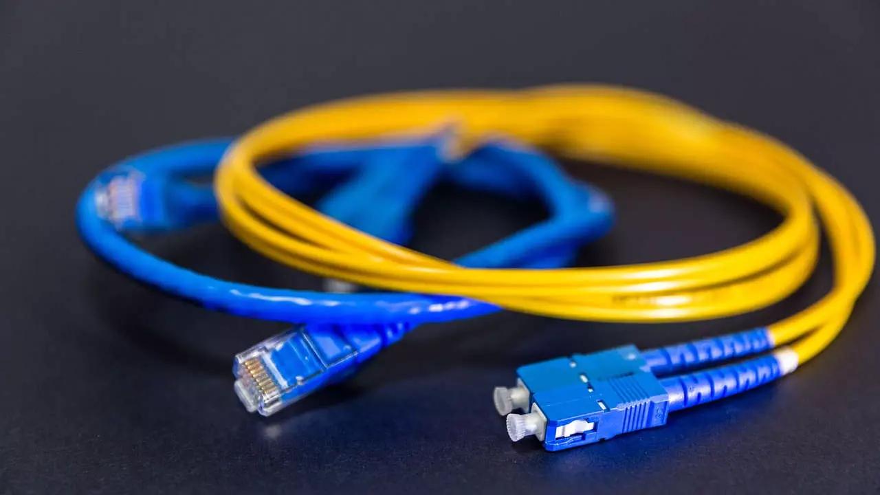 cable de fibra optica internet caracteristicas - Qué tipos de cable de fibra óptica hay