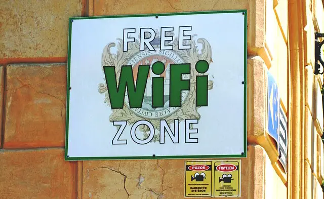 unsecured wifi - Should I connect to unsecure Wi-Fi